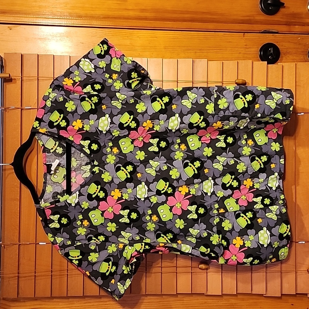 3X scrub top